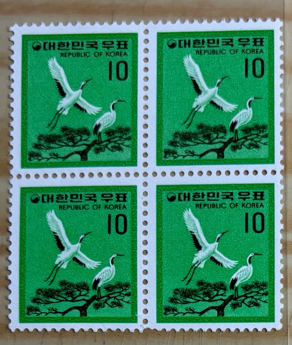 https://media.bunjang.co.kr/product/416102750_1_1782371913_w{res}.jpg